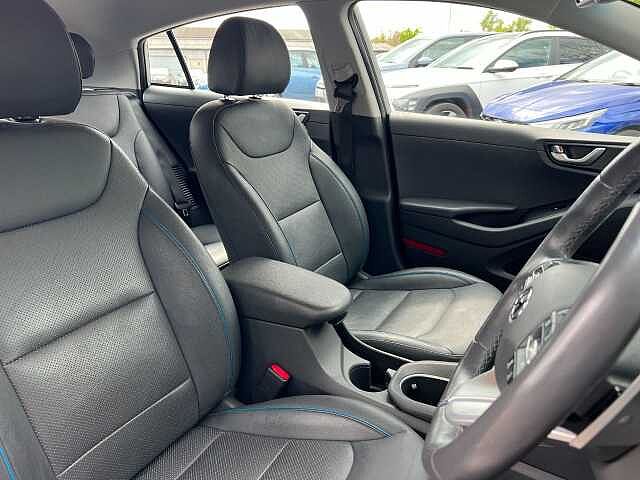 Hyundai IONIQ 1.6 GDi Plug-in Hybrid Premium SE 5dr DCT Silver