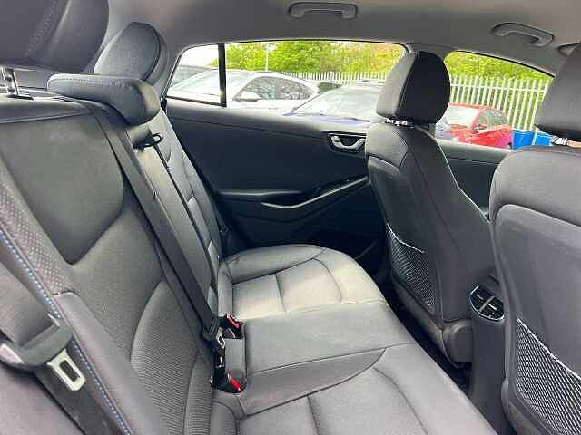 Hyundai IONIQ 1.6 GDi Plug-in Hybrid Premium SE 5dr DCT Silver