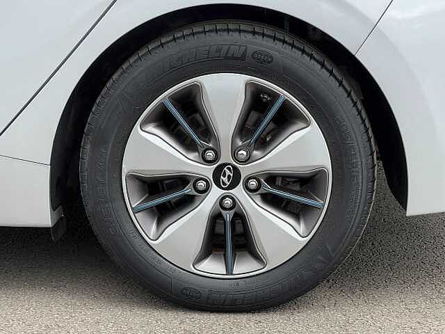 Hyundai IONIQ 1.6 GDi Plug-in Hybrid Premium SE 5dr DCT Silver