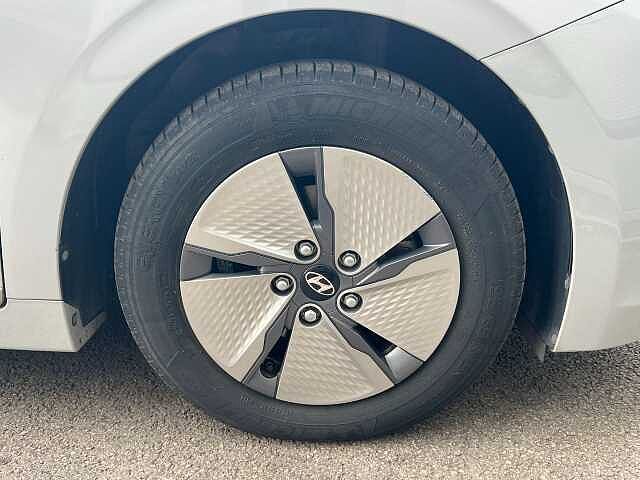 Hyundai IONIQ 1.6 GDi Hybrid Premium 5dr DCT Grey