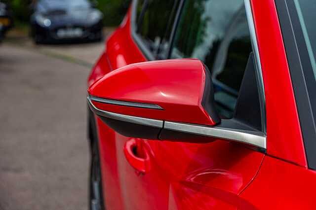 Hyundai TUCSON HYBRID 1.6 T-GDi (230ps) Ultimate Red