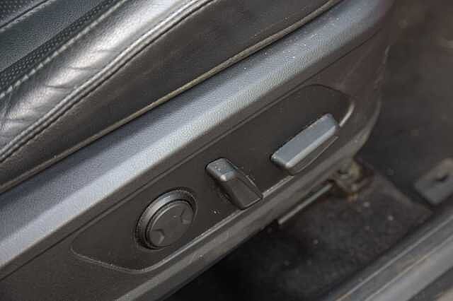 Hyundai TUCSON 1.6 TGDi 48V MHD 180 Ultimate 5dr 4WD DCT Red