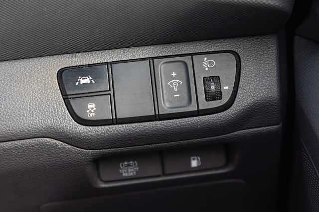 Hyundai IONIQ 1.6 GDi Hybrid Premium 5dr DCT Blue