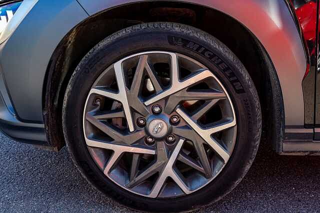 Hyundai KONA 1.6 GDi Hybrid Ultimate 5dr DCT Black