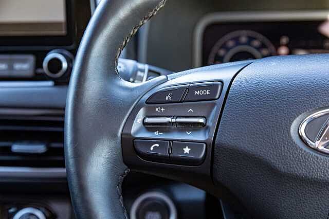 Hyundai KONA 1.6 GDi Hybrid Ultimate 5dr DCT Black