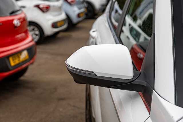 Hyundai KONA 1.6 Hybrid 129 Ultimate 5dr DCT White