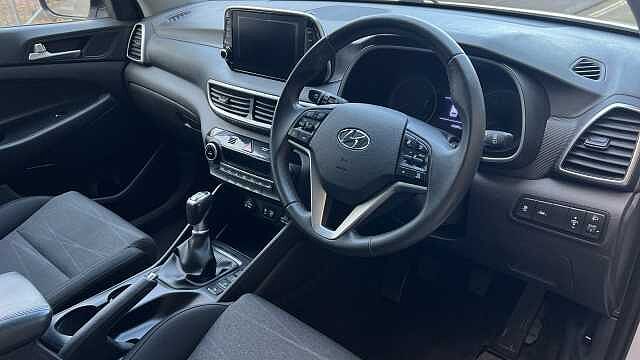 Hyundai TUCSON 1.6 GDi SE Nav SUV 5dr Petrol Manual Euro 6 (s/s) (132 ps) White