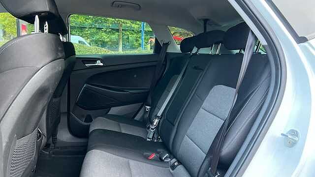 Hyundai TUCSON 1.6 GDi SE Nav SUV 5dr Petrol Manual Euro 6 (s/s) (132 ps) White