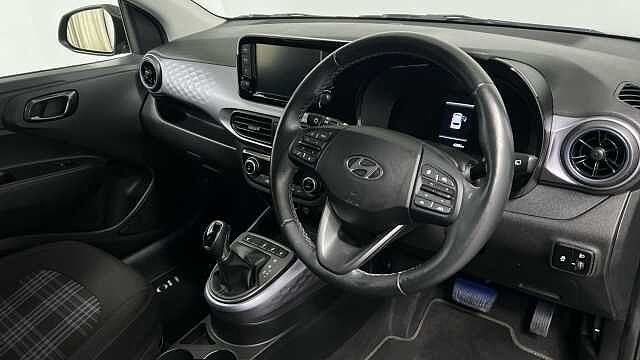 Hyundai I10 1.0 Premium Hatchback 5dr Petrol Auto Euro 6 (s/s) (67 ps) Black