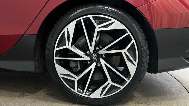 Hyundai IONIQ 6 77.4kWh Premium Saloon 4dr Electric Auto (228 ps)