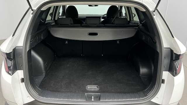 Hyundai TUCSON 1.6 T-GDi Advance SUV 5dr Petrol Manual Euro 6 (s/s) (160 ps) Atlas White