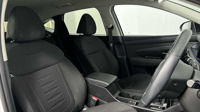 Hyundai TUCSON 1.6 T-GDi Advance SUV 5dr Petrol Manual Euro 6 (s/s) (160 ps) Atlas White