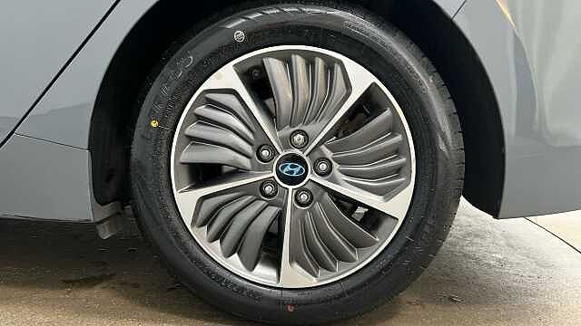 Hyundai IONIQ 1.6 h-GDi 8.9kWh Premium SE Hatchback 5dr Petrol Plug-in Hybrid DCT Euro 6 (s/s)