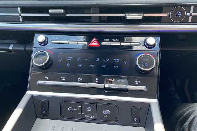 Hyundai SANTA FE ESTATE 1.6 TGDi Plug-in Hybrid Ultimate 5dr 4WD Auto Olive Green