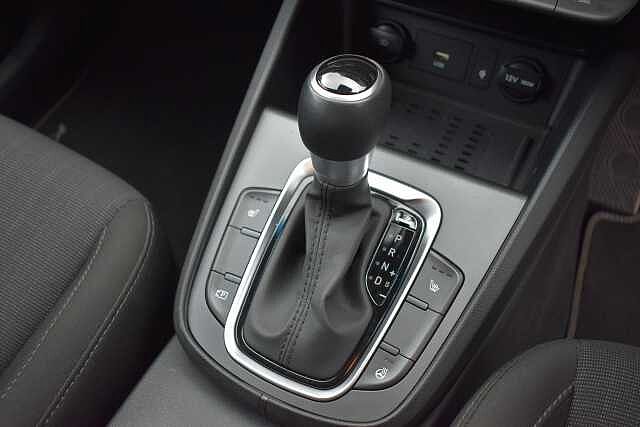 Hyundai KONA 1.6 GDi Hybrid Premium 5dr DCT Red