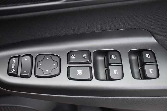 Hyundai KONA 1.6 GDi Hybrid Premium 5dr DCT Red