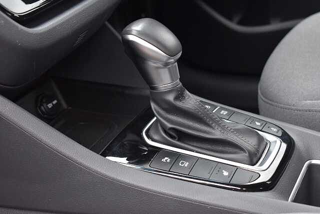 Hyundai IONIQ 1.6 GDi Hybrid Premium 5dr DCT