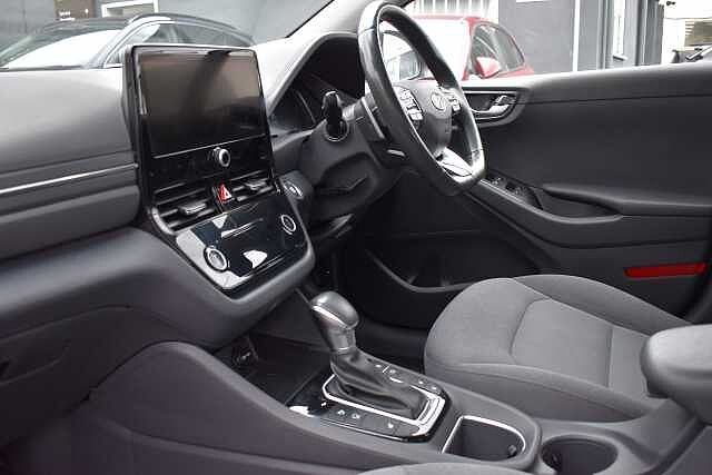 Hyundai IONIQ 1.6 GDi Hybrid Premium 5dr DCT