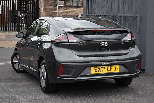 Hyundai IONIQ 1.6 GDi Hybrid Premium 5dr DCT