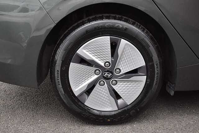 Hyundai IONIQ 1.6 GDi Hybrid Premium 5dr DCT