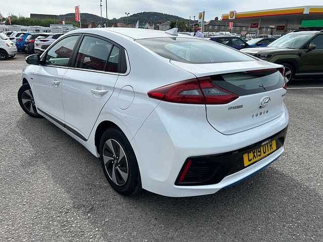 Hyundai IONIQ HATCHBACK 1.6 GDi Hybrid Premium 5dr DCT White