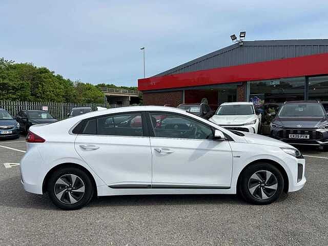 Hyundai IONIQ HATCHBACK 1.6 GDi Hybrid Premium 5dr DCT White