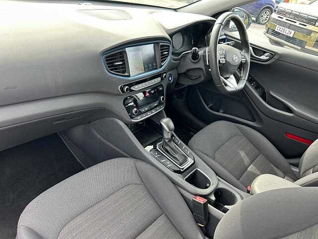 Hyundai IONIQ HATCHBACK 1.6 GDi Hybrid Premium 5dr DCT White