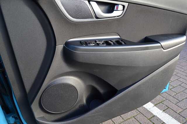 Hyundai KONA 1.0 TURBO SE CONNECT, EXCELLENT EXAMPLE OF THIS EVER POPULAR SUV Blue