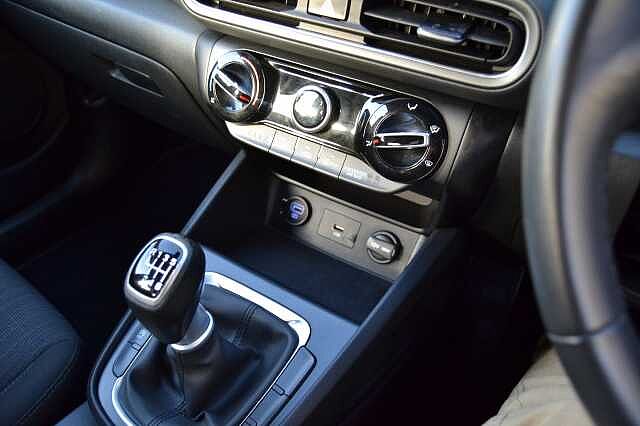 Hyundai KONA 1.0 TURBO SE CONNECT, EXCELLENT EXAMPLE OF THIS EVER POPULAR SUV Blue