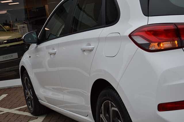 Hyundai I30 1. 0 TGDI SE CONNECT, ANOTHER 1ST CLASS EXAMPLE Polar White