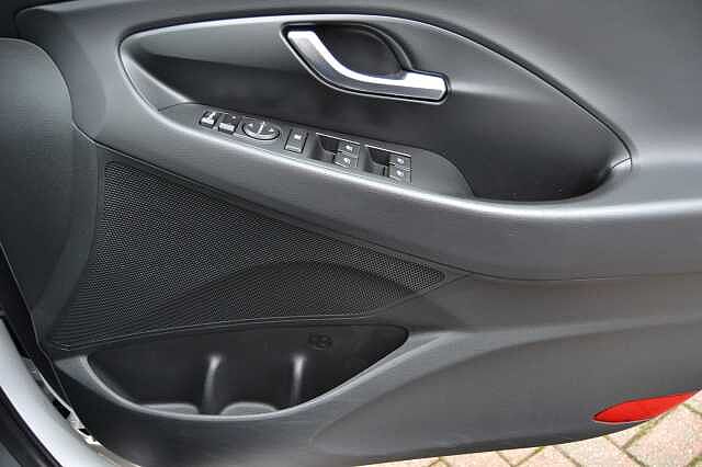 Hyundai I30 1. 0 TGDI SE CONNECT, ANOTHER 1ST CLASS EXAMPLE Polar White