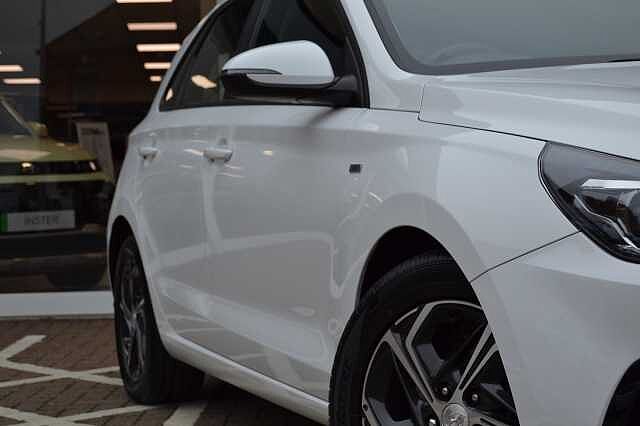 Hyundai I30 1. 0 TGDI SE CONNECT, ANOTHER 1ST CLASS EXAMPLE Polar White