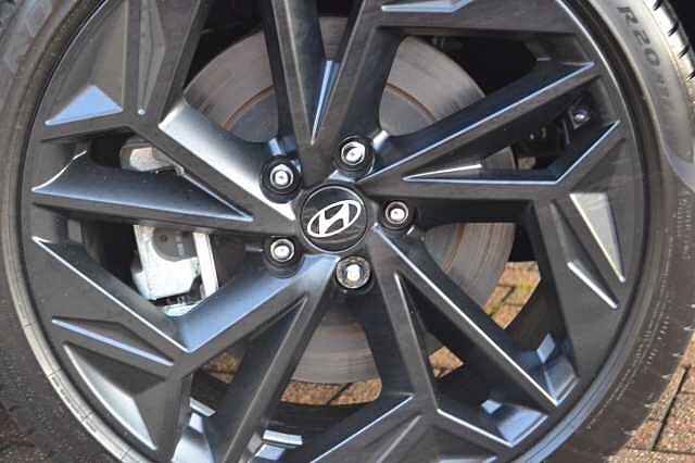 Hyundai IONIQ 6 FIRST EDITION AWD 325PS AUTO STUNNING TOP OF THE RANGE 4 DOOR COUPE, IMMACULATE Gravity Gold Matte