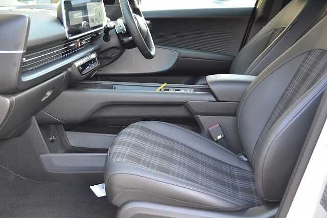 Hyundai IONIQ 6 FIRST EDITION AWD 325PS AUTO STUNNING TOP OF THE RANGE 4 DOOR COUPE, IMMACULATE Gravity Gold Matte