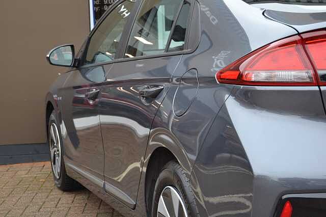 Hyundai IONIQ 1.6 GDI SE SELF CHARGING HYBRID AUTO