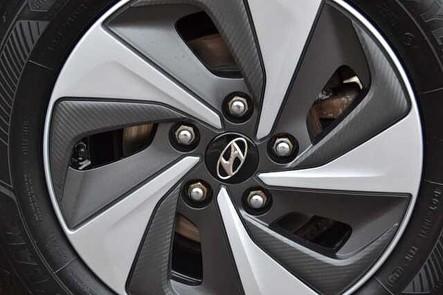 Hyundai IONIQ 1.6 GDI SE SELF CHARGING HYBRID AUTO