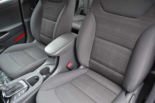 Hyundai IONIQ 1.6 GDI SE SELF CHARGING HYBRID AUTO