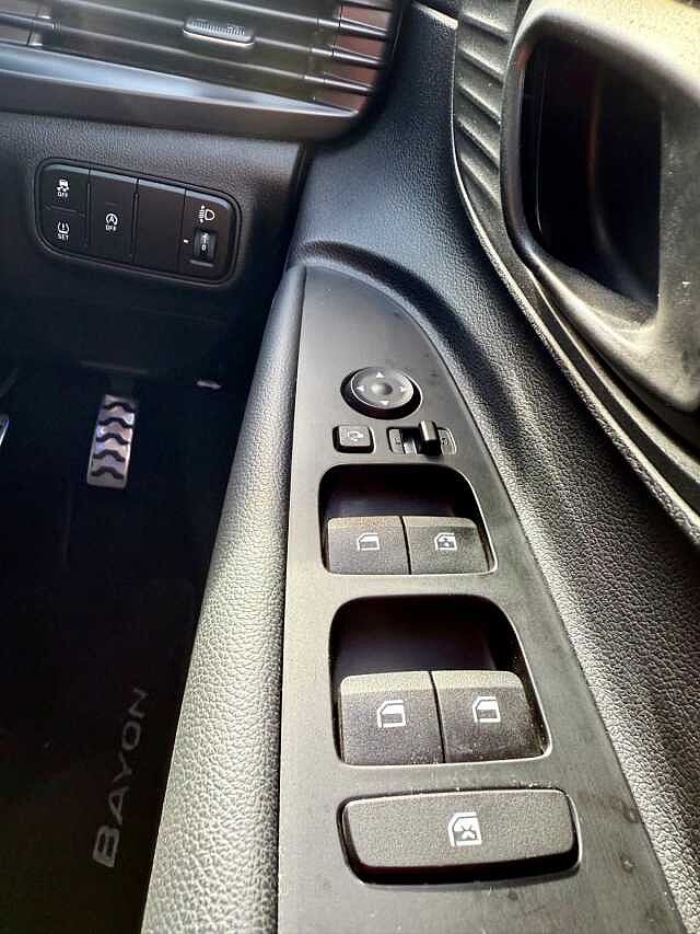 Hyundai BAYON 1.0 TGDi 48V MHEV SE Connect 5dr DCT White