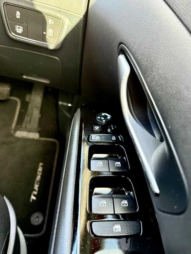 Hyundai TUCSON 1.6 TGDi Hybrid 230 Premium 5dr 2WD Auto Red