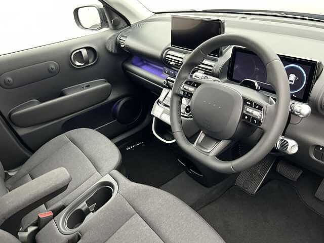 Hyundai INSTER 49kWh 02 ABYSS BLACK