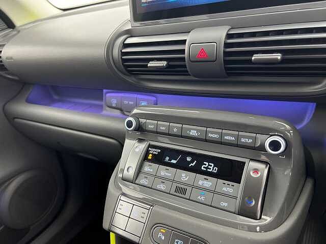 Hyundai INSTER 49kWh Cross ATLAS WHITE