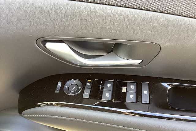 Hyundai TUCSON ESTATE 1.6T Plug-in Hybrid Premium 5dr Auto Black