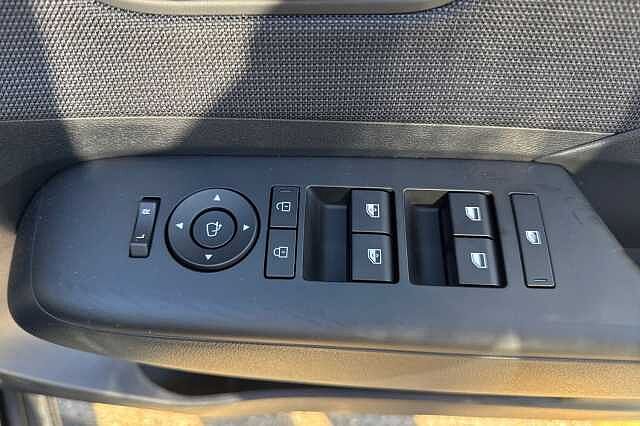 Hyundai KONA 1.6 Hybrid 138 Ultimate 5dr DCT Black