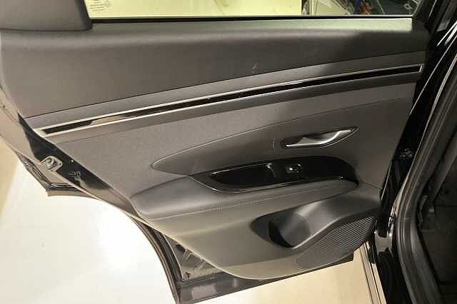Hyundai TUCSON 1.6 TGDi Hybrid 230 SE Connect 5dr 2WD Auto Black
