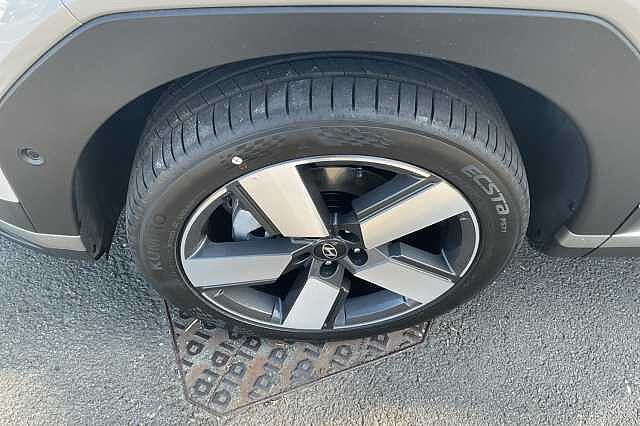 Hyundai SANTA FE 1.6 TGDi 239 Hybrid Ultimate 5dr Auto Silver