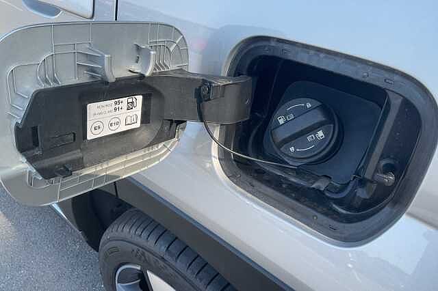 Hyundai SANTA FE 1.6 TGDi 239 Hybrid Ultimate 5dr Auto Silver