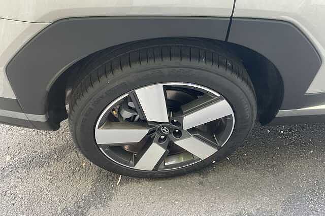 Hyundai SANTA FE 1.6 TGDi 239 Hybrid Ultimate 5dr Auto Silver