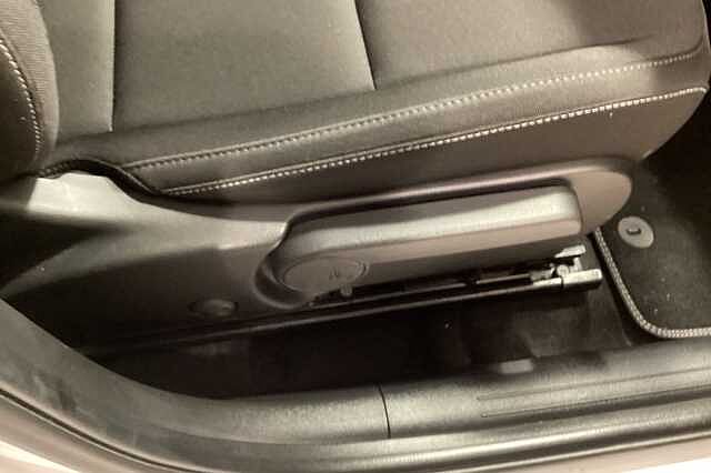 Hyundai KONA 160kW Advance 65kWh 5dr Auto White