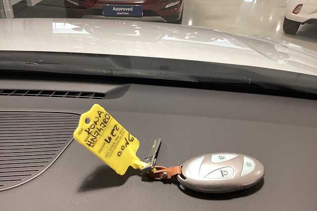 Hyundai KONA 160kW Advance 65kWh 5dr Auto White