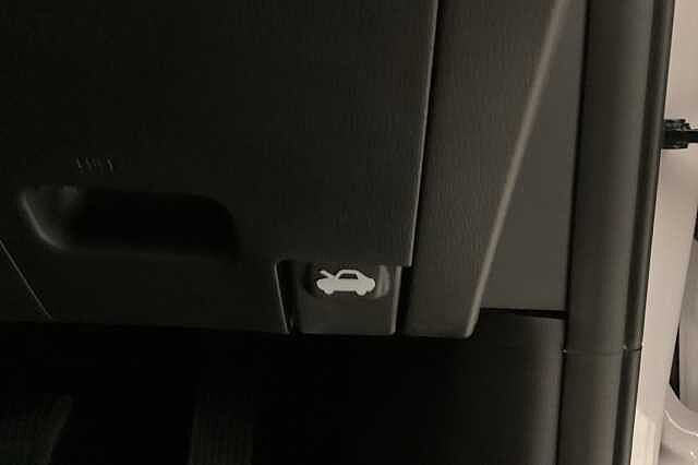 Hyundai KONA 1.6 Hybrid 129 Ultimate 5dr DCT White